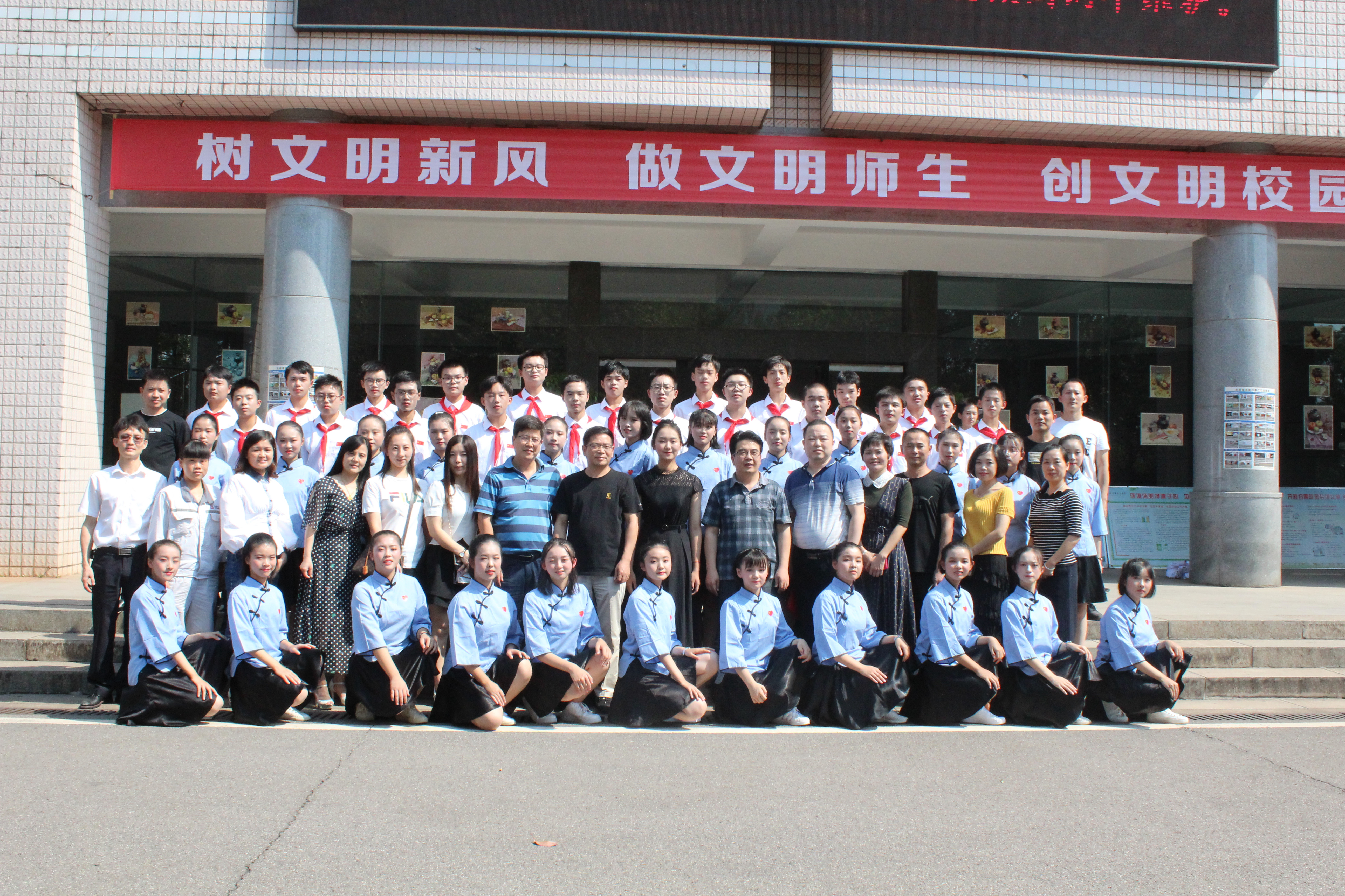 株洲市九方中学举行红歌合唱节,庆祝新中国 成立70周年