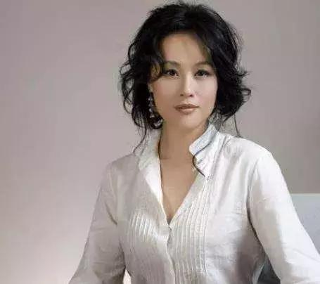 她是“亚洲最美面孔”，奥斯卡终身评委，却在国产剧里打酱油