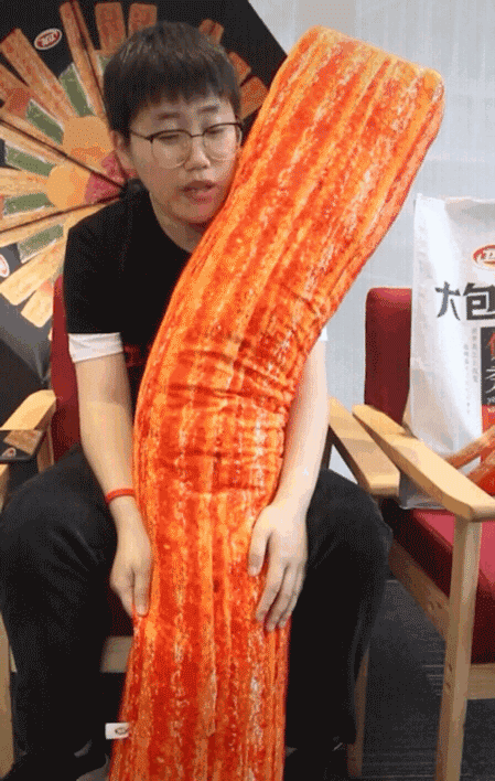 卫龙新周边大曝光辣条口红辣条痔疮膏连卫龙自己都不知道