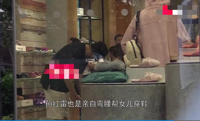 孙红雷携女外出寸步不离，一岁半女儿能跑会跳超可爱