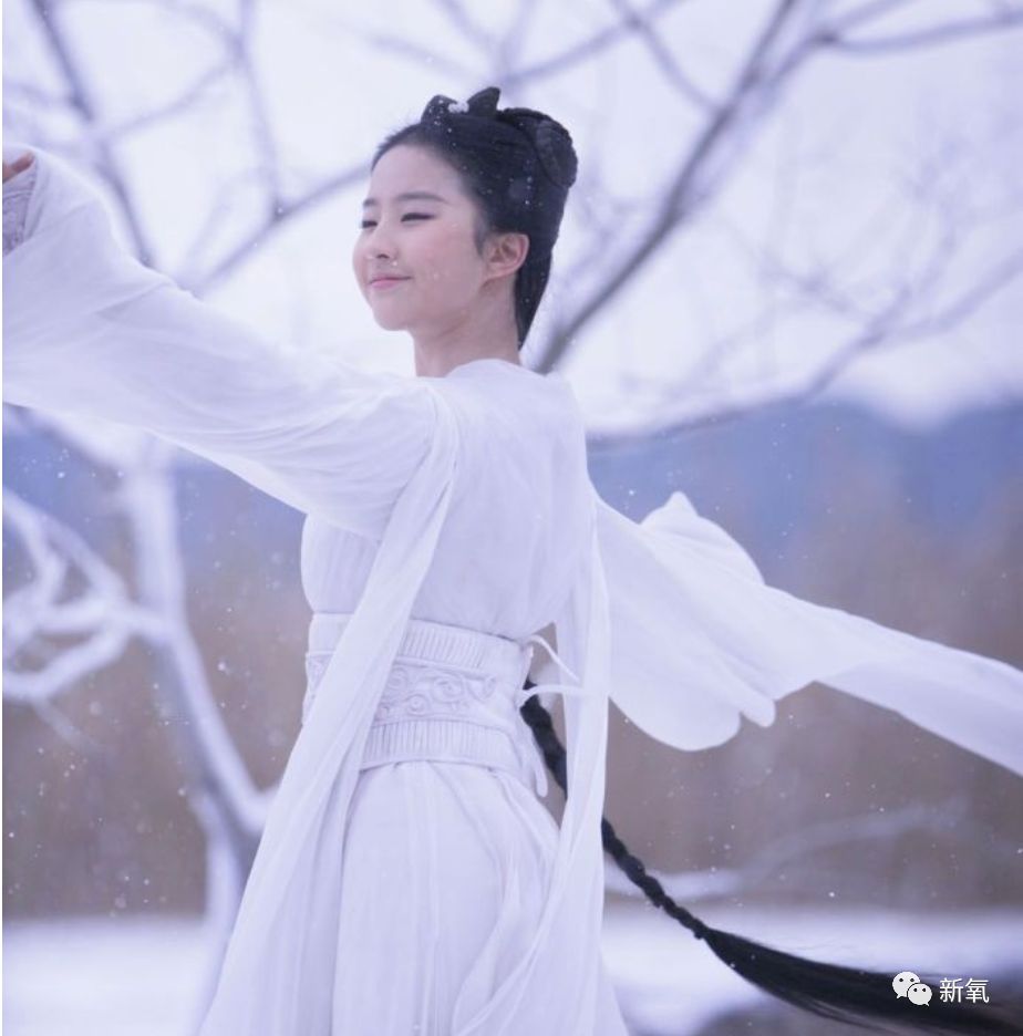 能挑战刘亦菲李若彤小龙女的女明星,只有她了吧