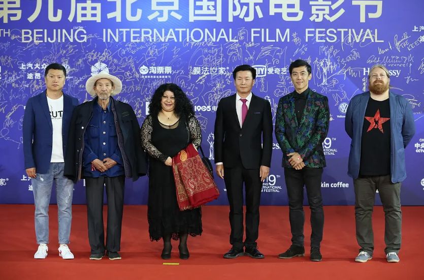 「不八卦会死星人」这个演员太传奇！一辈子只演一部戏，79岁入围金鸡影帝