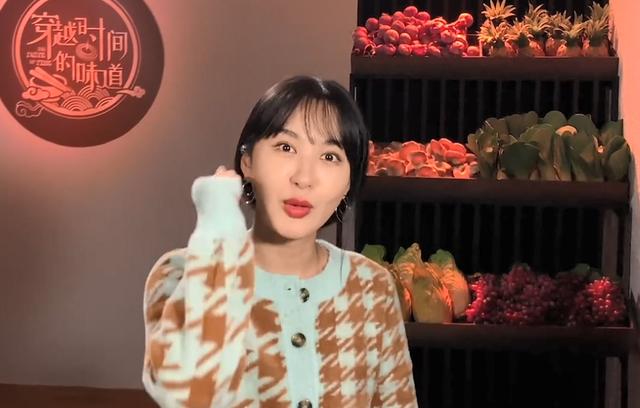 「熊猫娱乐」李菲儿面容肿胀大变样？本尊拍视频回应力证没整容