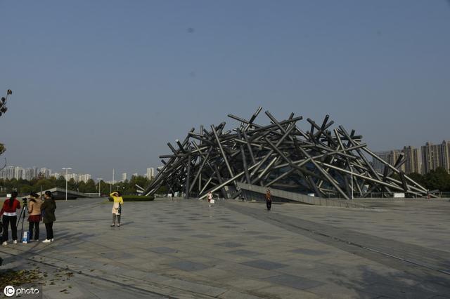 这座"鸟巢"当初设计为合肥国际科技创新展示馆,后来更名为合肥美术馆.