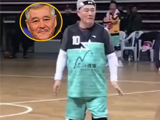 61岁赵本山打篮球满场飞奔，容颜太苍老体力却不输年轻人