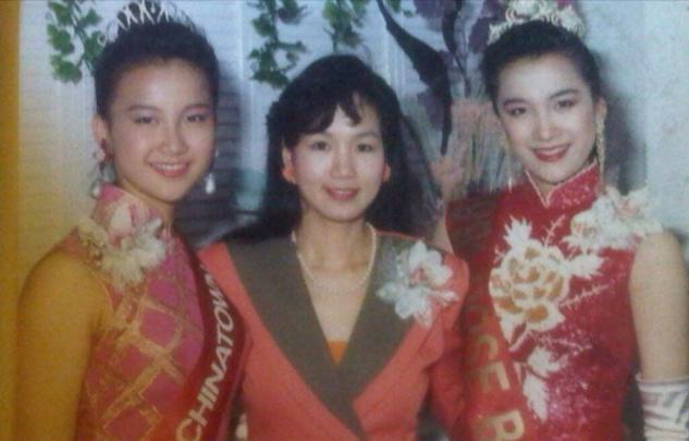 李玟携姐参加活动，姐姐长相温柔曾是港姐，如今和李玟越长越像！