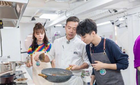 「肥罗大电影」苏有朋回应杨紫落选《左耳》，他还不算《中餐厅》的情商王者？