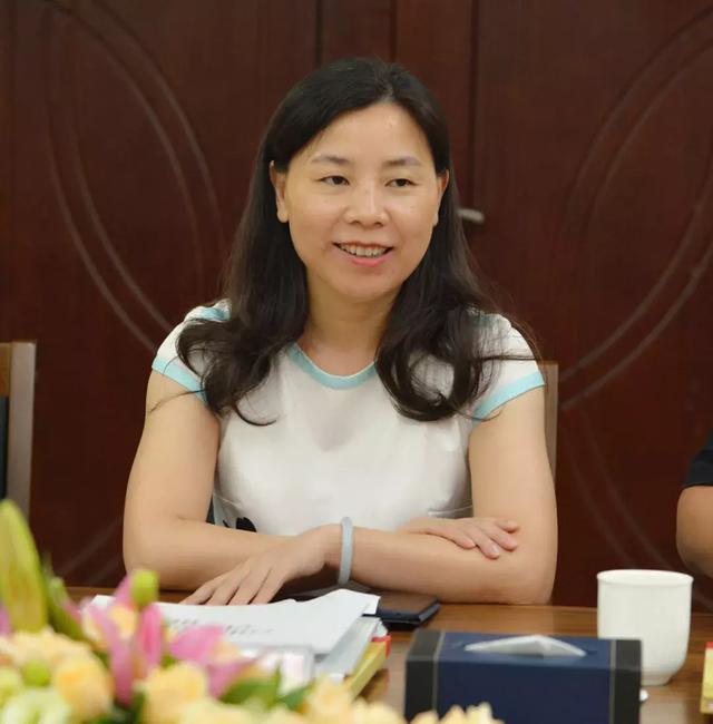 普宁市副市长蔡桂君、普宁二中校长温俊义一行到访康芝集团