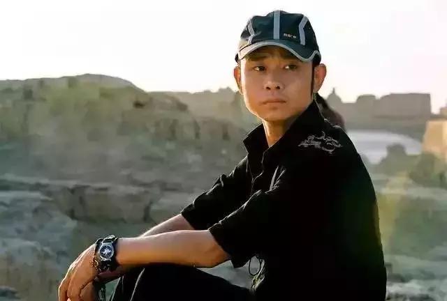 因太穷被前妻抛弃，那英嘲笑他的歌没有审美，刀郎这些年不容易