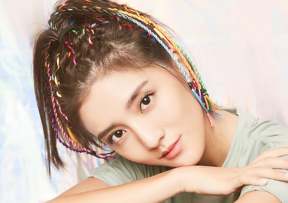 「伍脊六兽」吴千语新戏将播心情好，5天游遍夏威夷岛，事业回春翻身做代言？