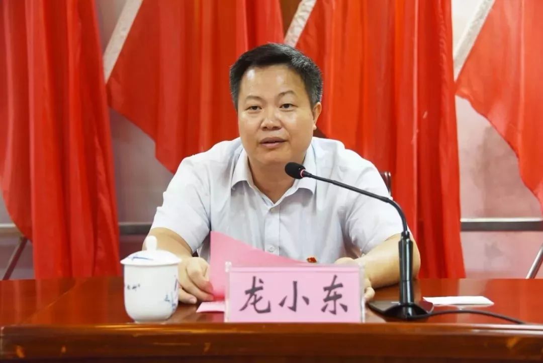 9月8日上午,定南县领导干部会议召开,市委组织部副部长吴青宣布了