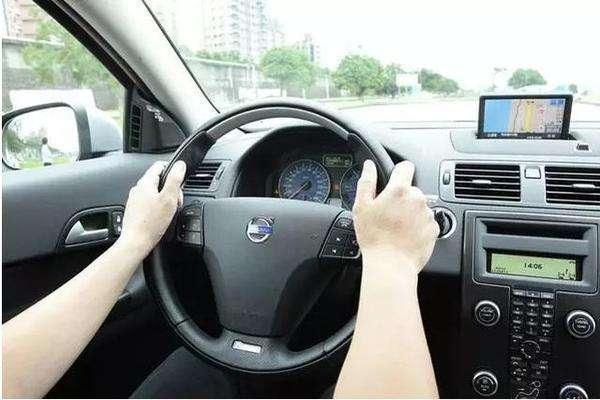 研究表示，左撇子开车更危险！事实果真如此吗？