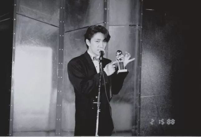 「新氧App」小田切让＋梁朝伟，67岁他依然是顶级男神，身患癌症天妒英才