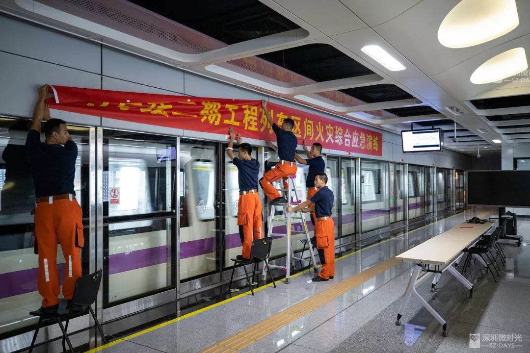 荔湾站在港前路与前海路交叉路口处,有3个出入口.