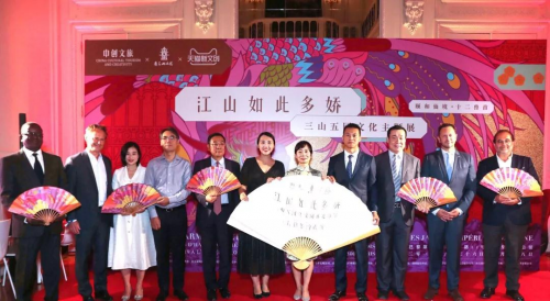 丝域养发惊艳巴黎，引领新国风时尚