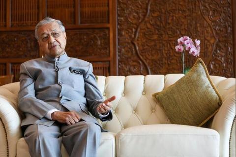 马哈蒂尔暗示将寻求留任马来西亚总理 否认指定接班人