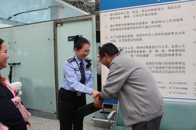 暖心！外籍旅客机场遗失财物和证件，民警帮找回