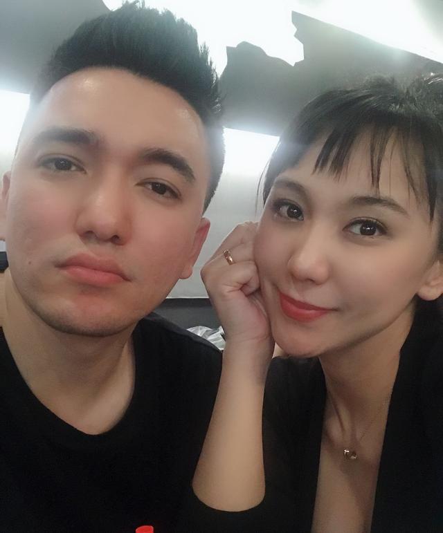 娜扎升级当小姨！姐姐产后晒萌娃挡脸仍显可爱