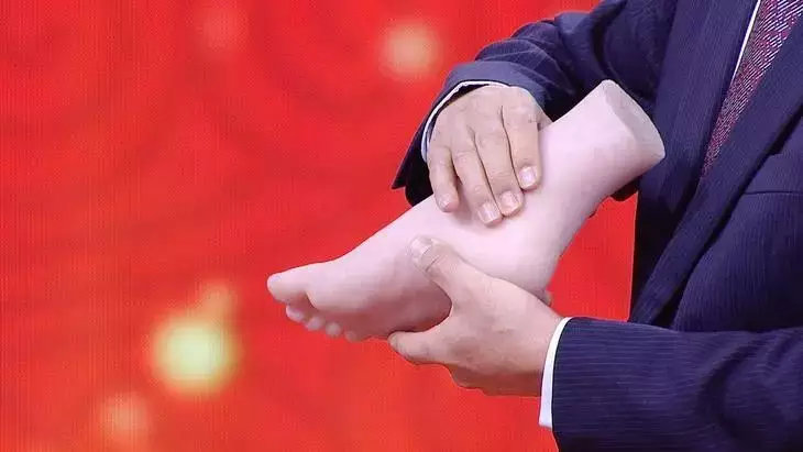 腿疼脚麻走不动可能是血管堵了专家教你自查风险化险为夷