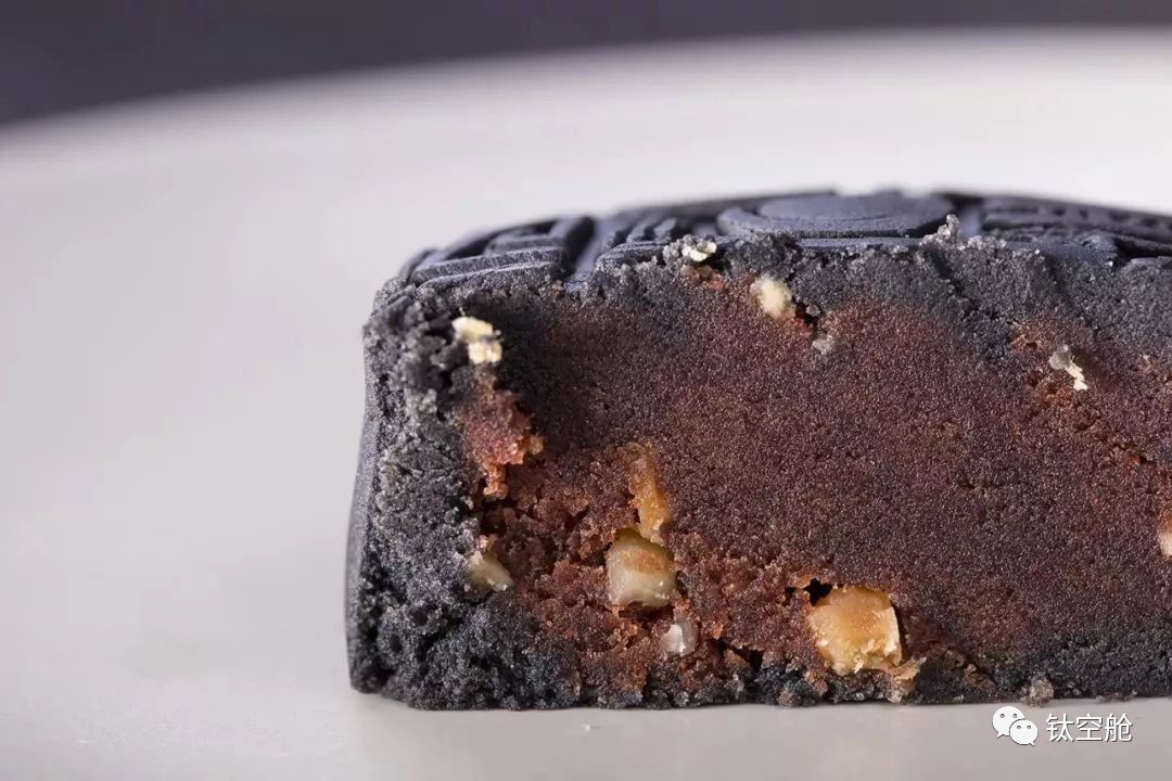 他把漫天星辰，装进月饼礼盒里