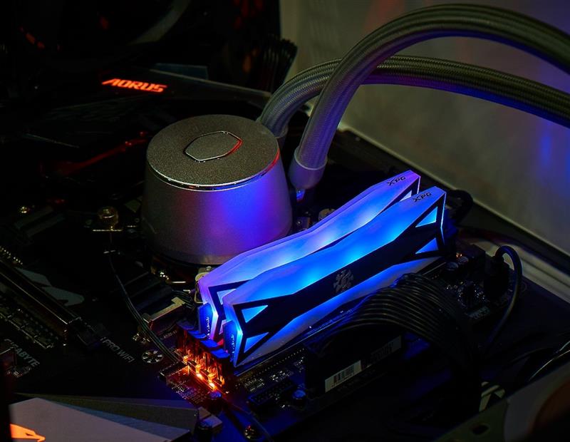 「驱动之家」变态的灯效与超频能力！威刚XPG龙耀D60G内存评测：699元碾压所有对手