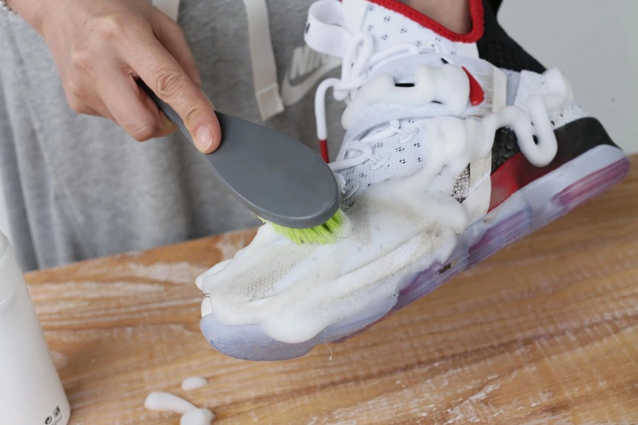 Sneaker必备！让你的爱鞋永远亮白
