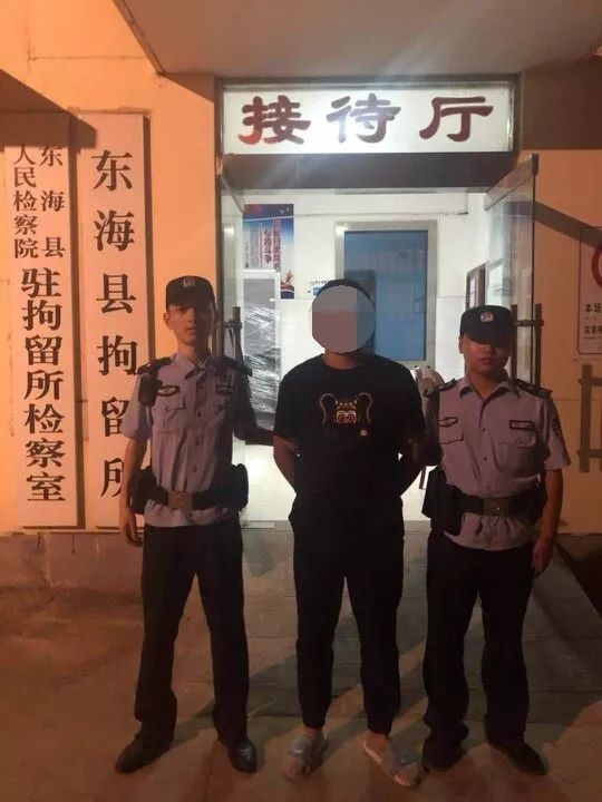 东海一男子泄愤辱骂交警 难忘中秋看守所里五日游