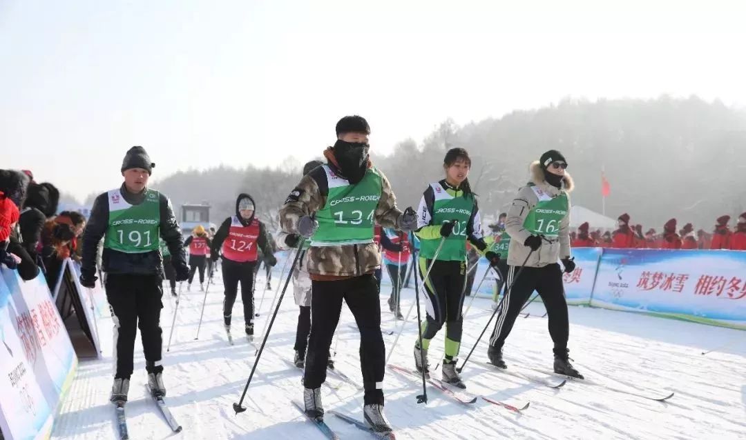 "筑梦冰雪·相约冬奥"全国学校冰雪运动竞赛暨冰雪嘉年华开幕