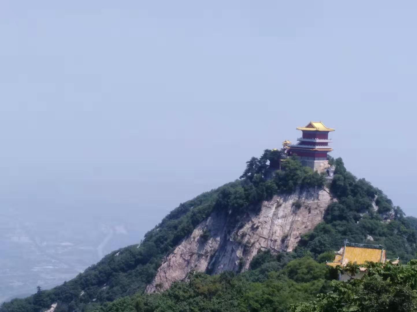 终南山寺庙众多,南五台更是集中之地,有的仅剩残垣断壁