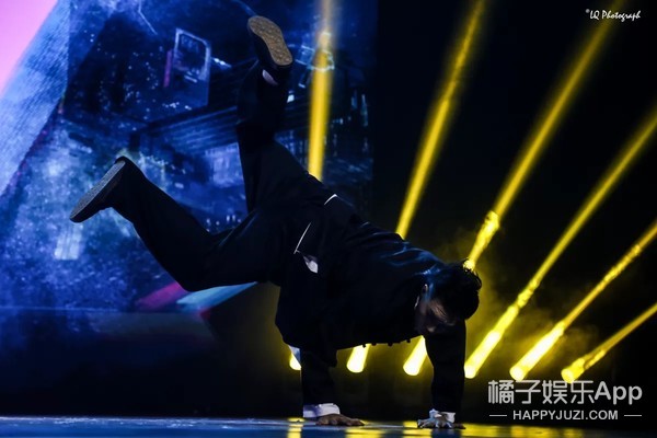 我看到真的男粉了，还是声音很大的那种…