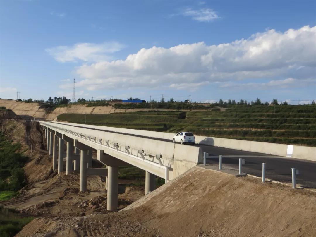 近日,由宁夏积利通公路养护工程股份有限公司承建的341国道寨科