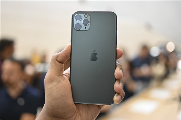 李楠：明年iPhone取消Lightning/刘海并上5G才配得上“致创新”