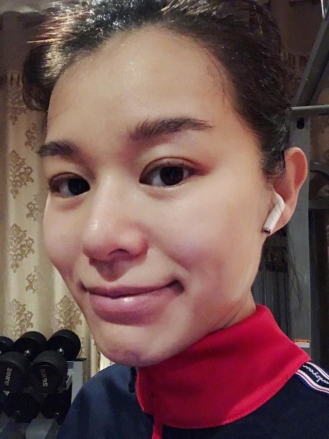 胡杏儿晒泳装照大秀好身材,分享产后瘦身方法,真是越生越苗条