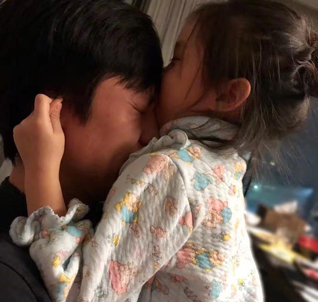 孙俪晒与子女对话，等等说伤疤是男人的印迹，小花称没作业不开心