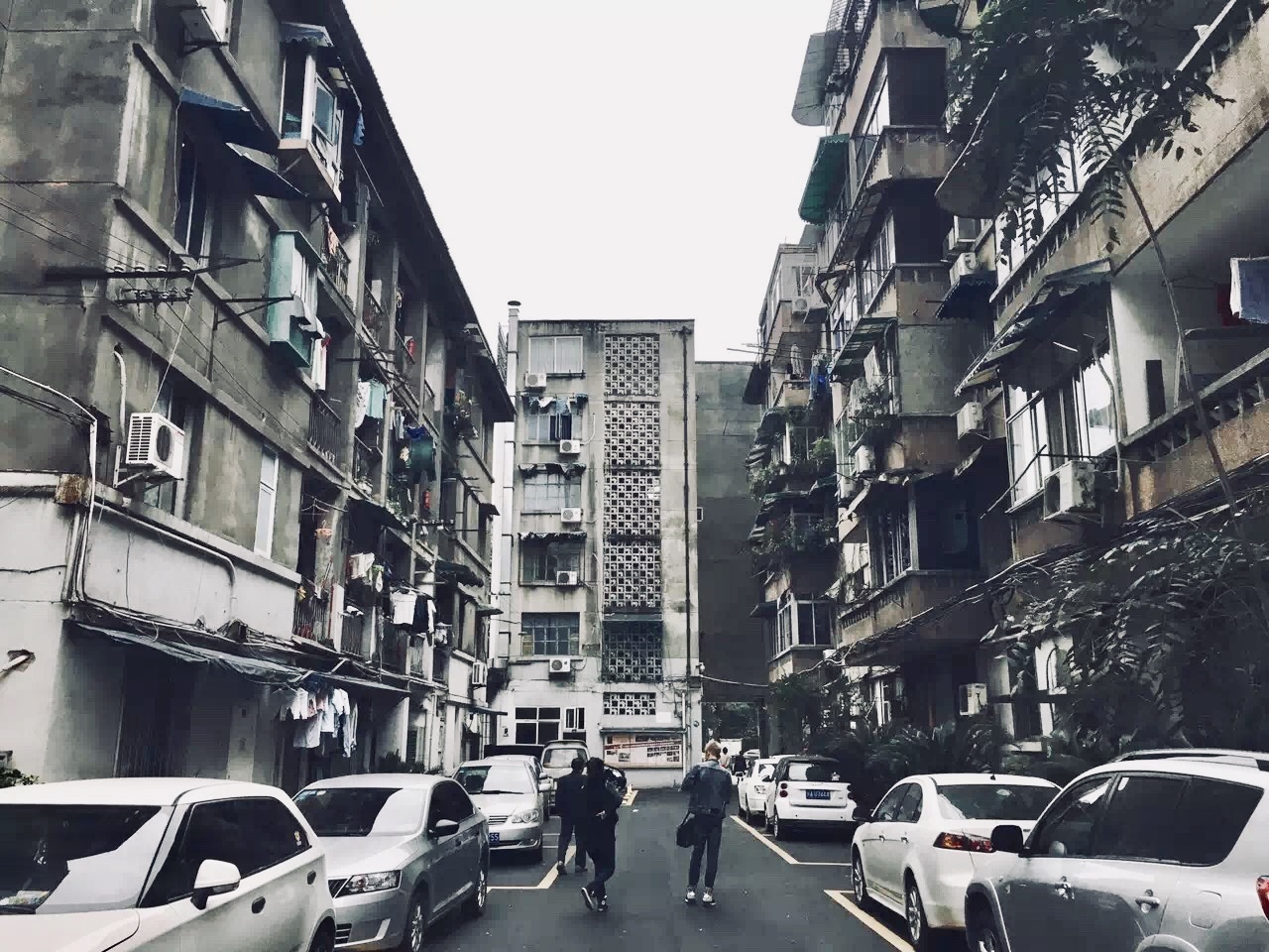 西大街97号，省歌里外的两重天