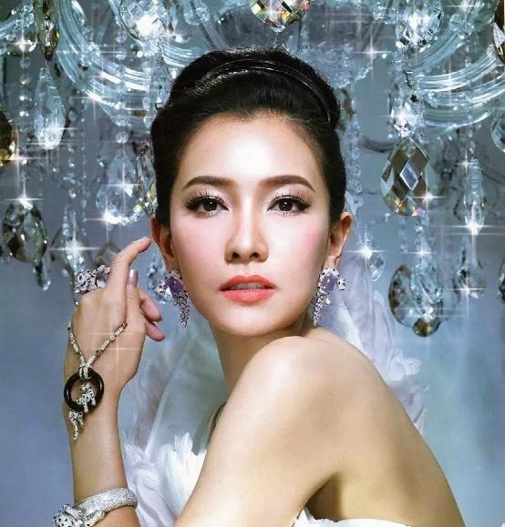 被誉为泰国第一美女，也是电视台当家花旦 可惜....