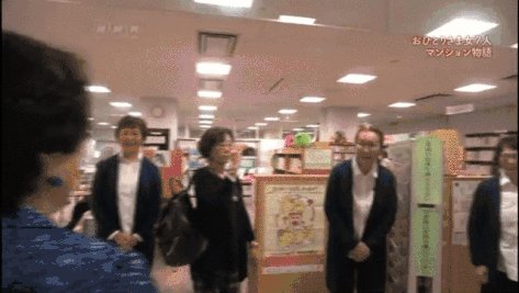 【新氧App】一辈子不结婚，化妆染发旅行玩游戏，这个80岁奶奶也太酷了吧！