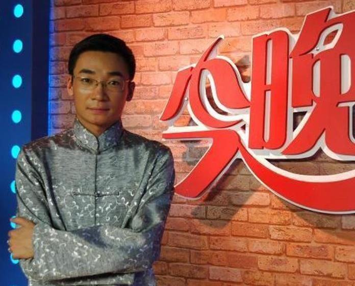 [一床情书]康辉20年前旧照帅到飞起！七大央视名嘴今昔对比，个个都是神颜