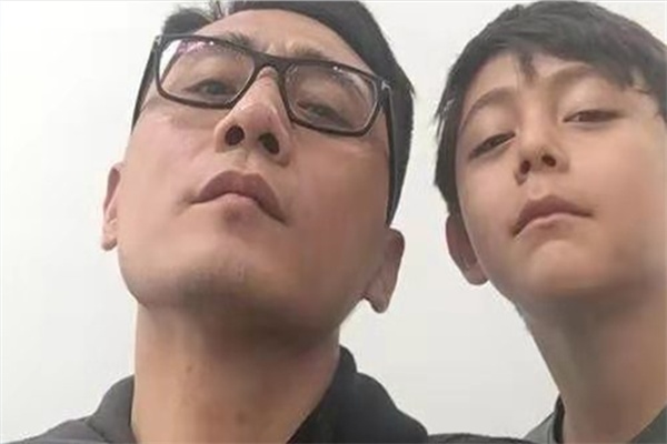 混血子女颜值高，刘烨自夸：随我！