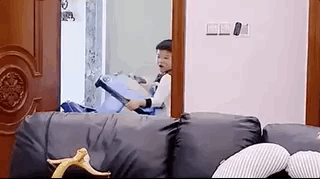 母子三人罕见同框！黄圣依送儿子们开学笑叹“哥俩好”