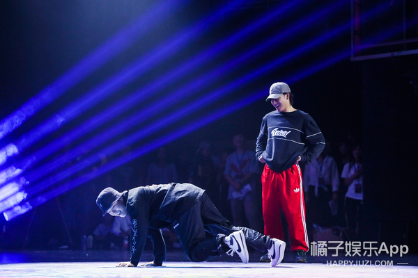 我看到真的男粉了，还是声音很大的那种…