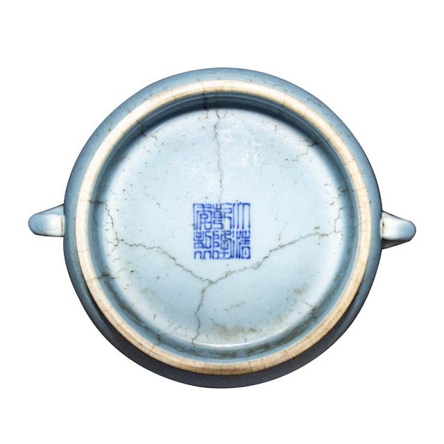 乾隆年制天青釉象耳炉