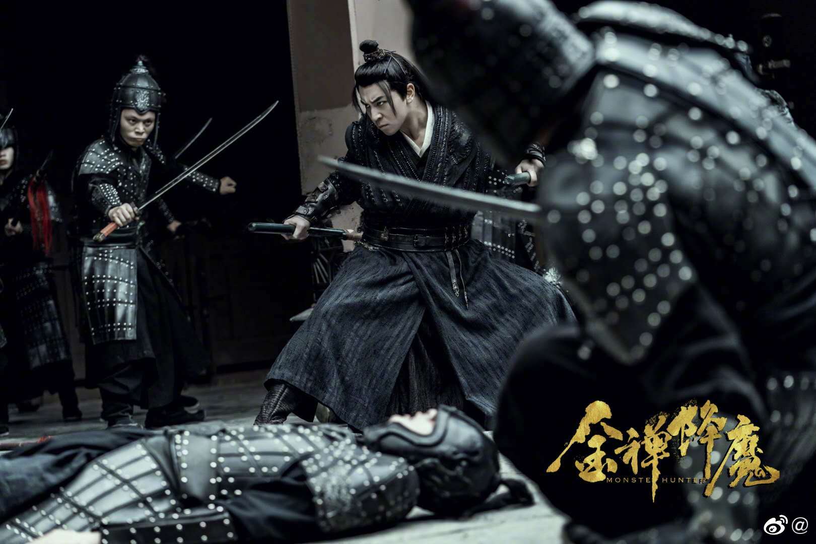 释小龙近照曝光，发际线后移显老，网友：吴彦祖既视感