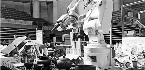 蔬果满满（南京大学布吕格实验基地官方网站）南京大学布吕格院联系电话，复旦研发的茶艺机器人相当“文艺”，杨九郎老婆大闹郭德纲，