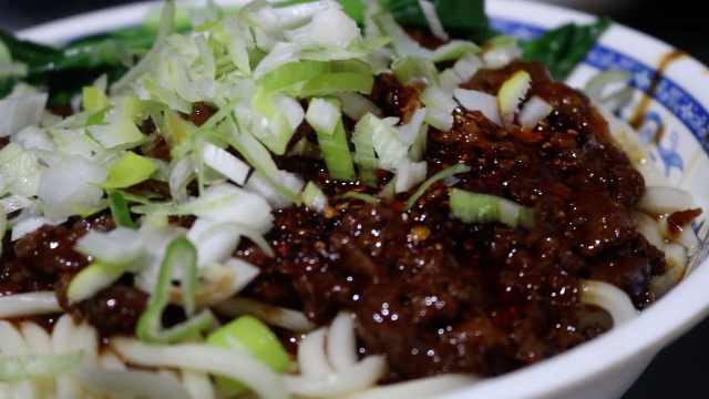 兰州炸酱面？竟是意想不到的咸辣味