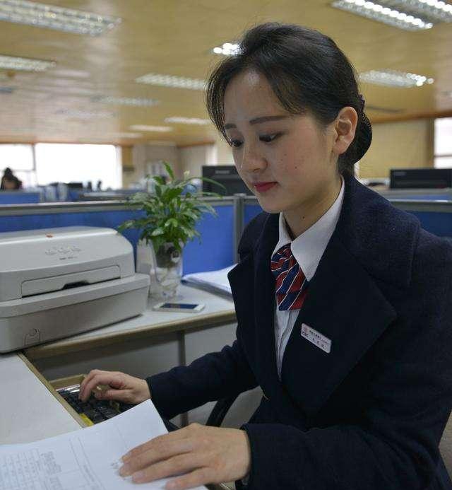 为什么银行柜员都是年轻漂亮的姑娘?说出原因,感觉太现实