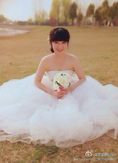 刘昊然亲姐长相甜美可爱,堪称女版的他,自曝家里男人最没地位