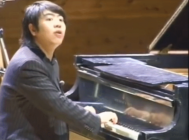 郎朗教学视频走红,网友:被钢琴耽误的表情包和语言天才