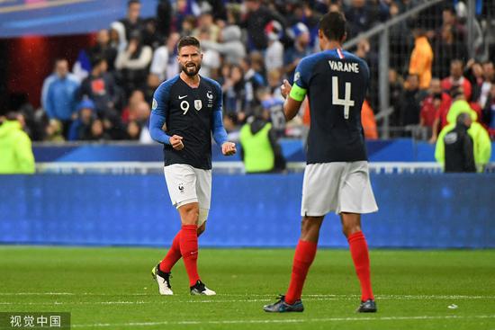 欧预赛足球比分：法国1-1平土耳其，格子助攻吉鲁头槌