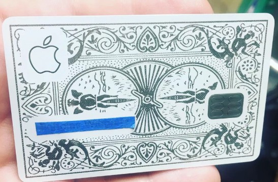 跪了！网友自制CNC一体冲压金属版Apple Card